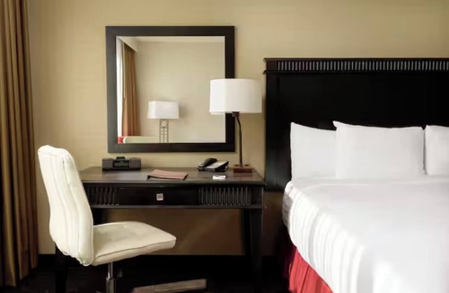 Little Tokyo Hotel | Relax in This Downtown LA Suite w/Dining Table & Kitchenette Nearby