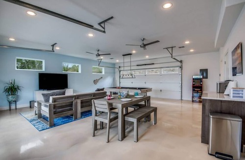 Canyon Lake House | Relax in this Hillside Home with Canyon Lake Views