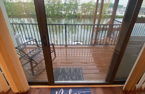 Gypsum Condo | Relax on beautiful Catabwa, Lake Erie in West Harbor