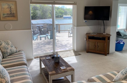 Topping House | Relax & Refresh w/ Deck, Boathouse, Kayaks, Ping Pong...bring your boat!