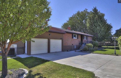 Caldwell House | Relaxation and Luxury Awaits in Caldwell with Private Pool and Hot Tub