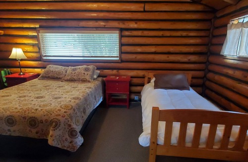 Gardiner Cabin | Relaxation Haven! Complimentary Parking, Yellowstone's North Gateway