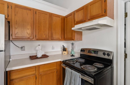Glen Allen House | Relaxing 3-Bed House with Deck & Yard in Glen Allen