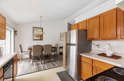 Glen Allen House | Relaxing 3-Bed House with Deck & Yard in Glen Allen