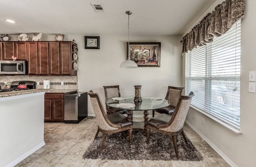 Barker House | Relaxing 5 BR Home perfect for a weekend getaway w/4 king beds
