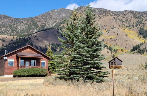 Island Park House | Relaxing 5-star Yellowstone getaway; convenient location; Wow 360° views
