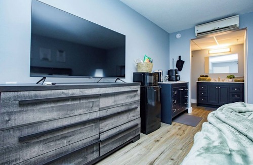 Sheffield Park Apartment | Relaxing Apt mins from local parks and hospitals in Charlotte NC, 2410