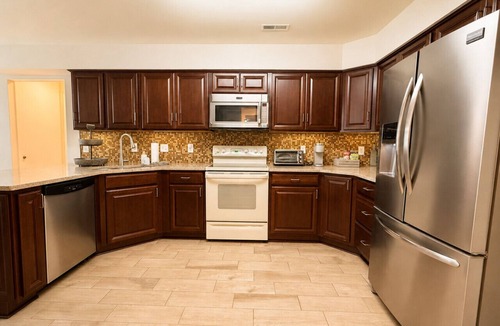 Charlotte House | Relaxing Backyard BBQ 5BR Pet Friendly