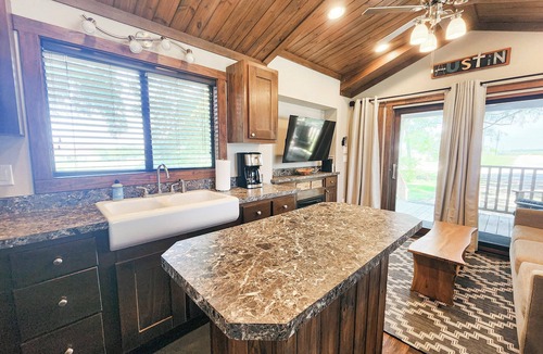Staples Cabin | Relaxing Cabin near the San Marcos River!