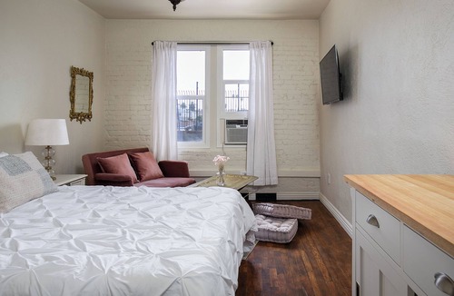 Westlake Hotel | Relaxing DTLA Studio Retreat