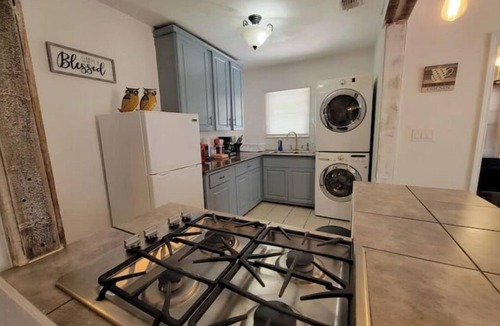 Denver Heights House | Relaxing KING bed & 2 queen beds 1 mile to Downtown Riverwalk