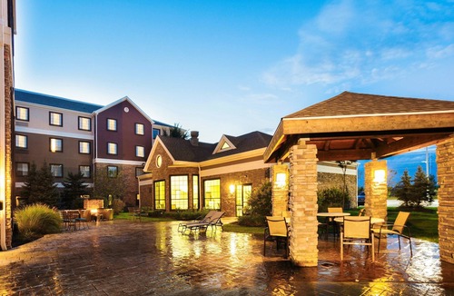 Maumee Apartment | Relaxing Retreat in Maumee | FREE Breakfast + Fitness Center + Shared Pool
