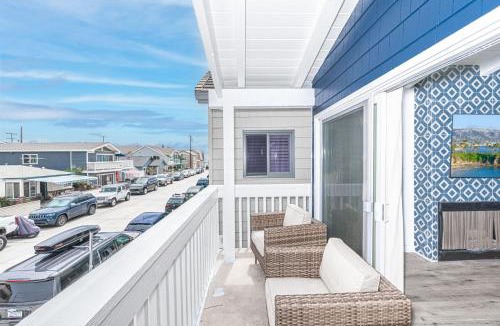 West Newport House | Remodeled 7Br Duplex Near Beach, Shops, And Dining By Beachview Rentals