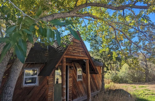 Dubois Cabin | Remodeled Cabin on 40 private acres of Wind River frontage with R/V hookup.n