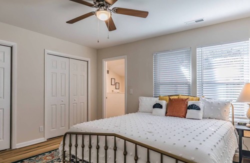 Pigeon Point House | Remodeled Cottage-Close to Downtown Beaufort, Port Royal-Walk to Parks-Great for USMC Graduations