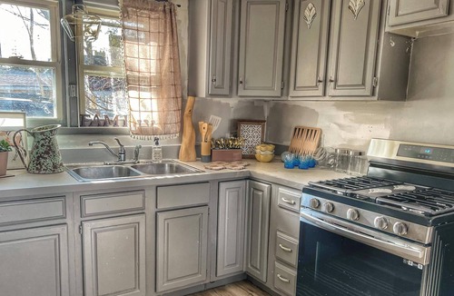 Lake Orion House | Remodeled Historical Cottage w/ Firepit, Close to Lake and Hiking Trails
