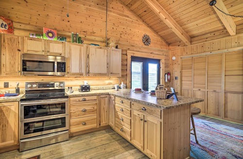 Glendo Cabin | Remote Cabin w/Gas Stove < 7 Mi to Town!