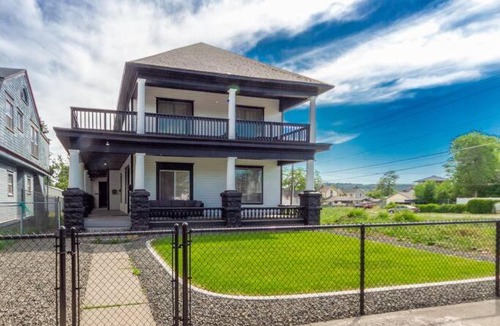 West Central Apartment | Renovated 2 bed 2 bath Near Arena and Downtown
