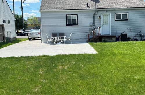 Berkley House | Renovated 3 bedrooms 4 beds 2.5 miles from Beaumont