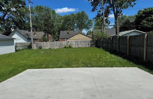Berkley House | Renovated 3 bedrooms 4 beds 2.5 miles from Beaumont