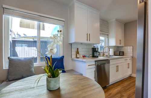 Mission Beach Condo | Renovated Bay Side Condo - 812