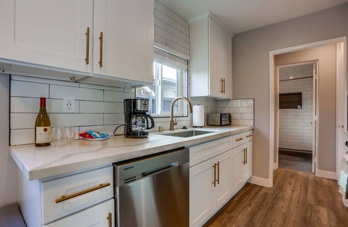 Mission Beach Condo | Renovated Bay Side Condo - 812