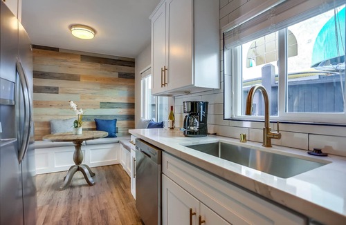 Mission Beach Condo | Renovated Bay Side Condo - 812