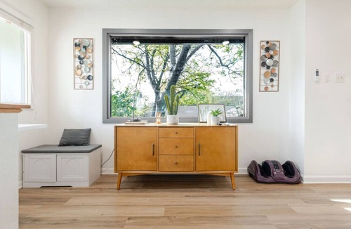 Brentwood House | Renovated Brentwood Home Near DT, Domain & Q2