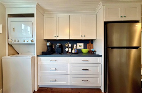 Buzzards Bay Cottage | Renovated Cape Cod Cottage, Walk to Beach, Outdoor Shower, Yard & Fire Pit
