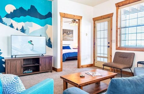 Driggs Condo | Renovated Ground Floor Condo w/ Custom Teton Decor