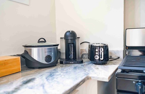 West Columbus House | Renovated Home – Mins away from OSU/CREW/CBJ/Clippers/Greater CBUS/COSI