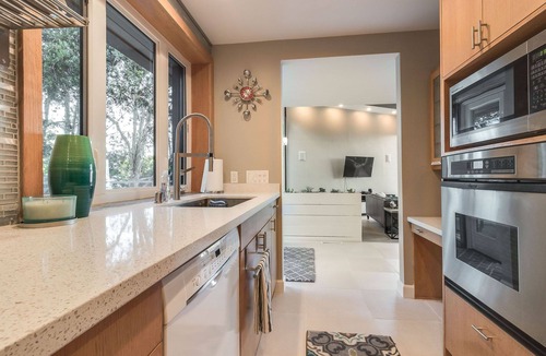 Point Loma House | Renovated Mid-Century Mod Home with Spectacular Views in Point Loma (Spa & A/C)