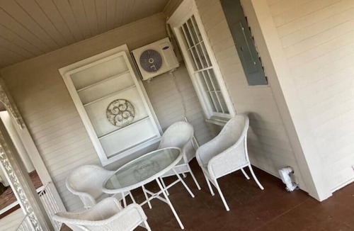 Altamonte Springs House | Renovated Peaceful Luxury Walk to Mall Park Publix