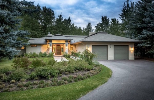 Sun Valley House | Renovated, refined, immaculate single-story mountain home 2 miles south of Baldy