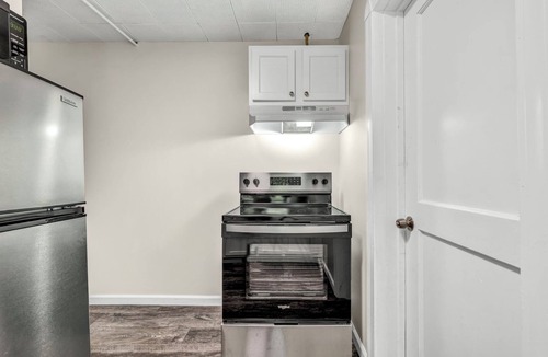 Berea House | Renovated Retreat: King Bed - Fire Pit - Metroparks Accessn