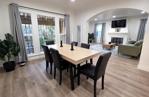 Pico - Robertson Apartment | Renovated Three Bedroom Near Cedars Sinai and Beverly Hills With Parking