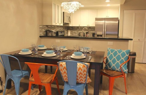 Hermosa Village Apartment | ❤️Renovated❤Toy Story Room❤Game⭐️Walk 2 Disneyland❤️POOLS❤AC