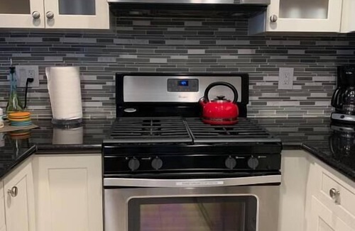 Hermosa Village Apartment | ❤️Renovated❤Toy Story Room❤Game⭐️Walk 2 Disneyland❤️POOLS❤AC