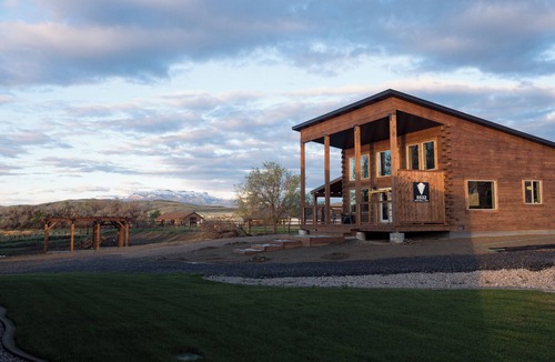 Cody Cabin | Rent 2 luxury cabins: sleep 16! Fire pits, outdoor dining, stunning skies on the edge of Cody.
