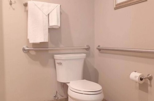 Heyburn Hotel | Rent 8, 9, 10 or 11 rooms with group kitchen, living & dining areas.