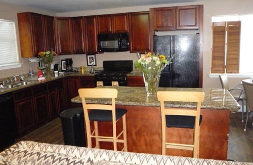 Lower Ninth Ward House | RENTAL FOR SUPER BOWL AND/OR MARDI GRAS. 10 MIN TO QUARTER -3 OFF STREET PARK