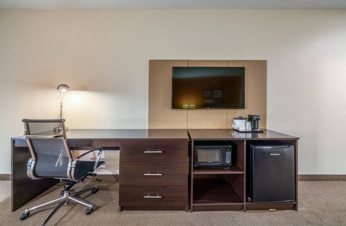 Houston Hotel | Rest Well Inn & Suites