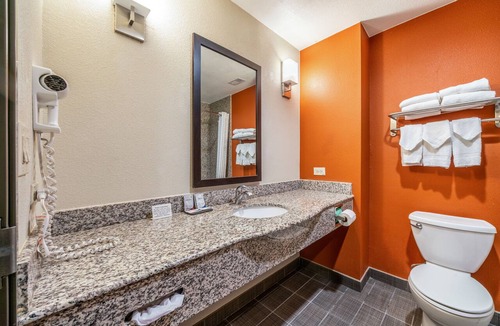Houston Hotel | Rest Well Inn & Suites