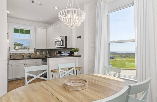 Galveston House | Restaurant open,heated pool, Pet friendly fee,Steps to beach,Point west. 5 stars