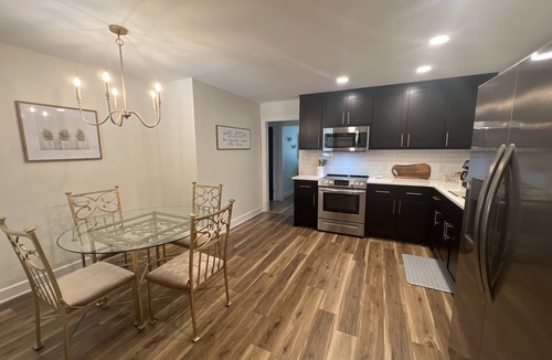 Oakwood Historic District House | Restful Mid-Mod in the heart of Hickory