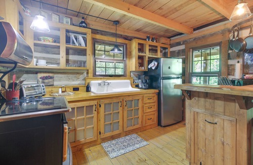 Peaks Cabin | Restored Buchanan Log Cabin on 9-Mile Creek!