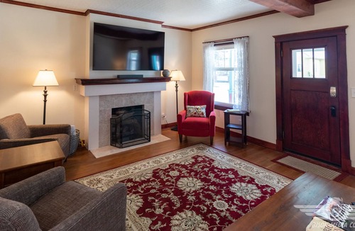 Wallace House | Restored Wallace Home! Perfect multifamily retreat!