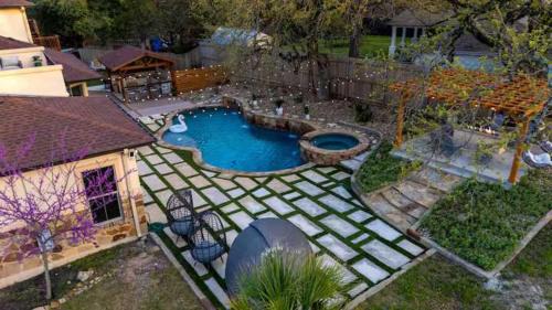 River Ridge House | Retreat House - Heated Pool - Pickleball court