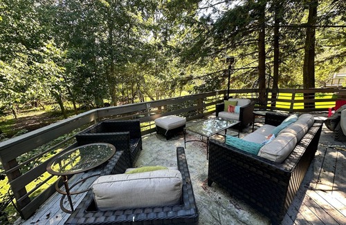 Rochester House | Retreat in the Hills Marvelous 4 bedroom 3 bath house in the woods