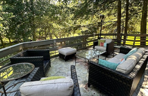 Rochester House | Retreat in the Hills Marvelous 4 bedroom 3 bath house in the woods